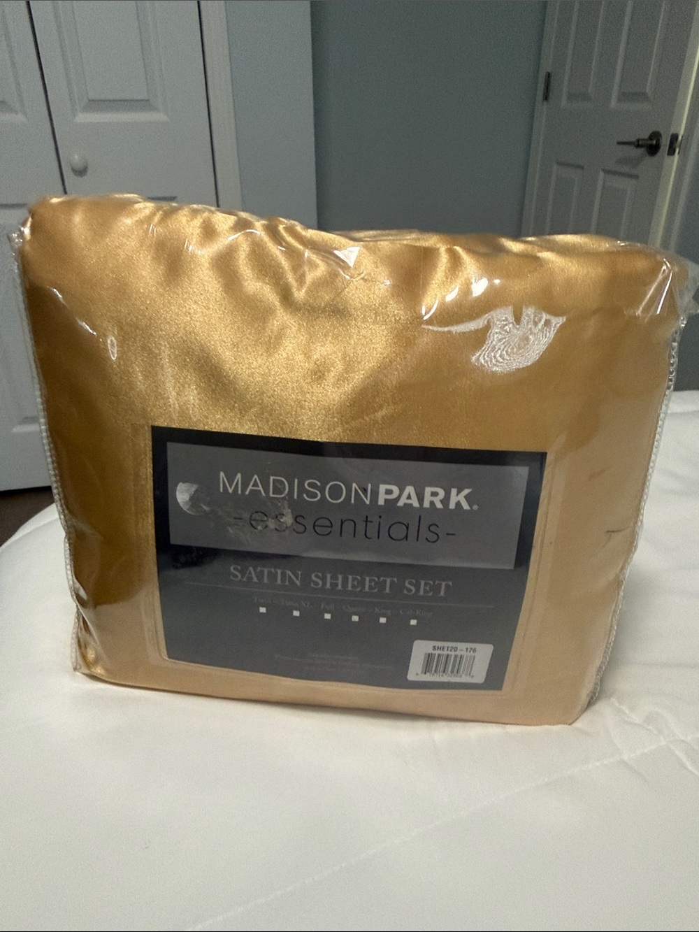 Madison Park Satin Sheet Set in Gold Queen/4 pillows cases included